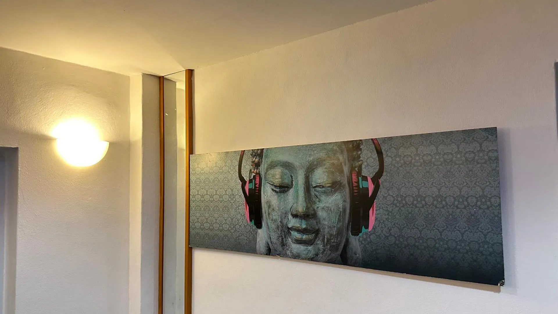 Buddha'S Clubhouse - Relax Room With Free Parking And Breakfast Prague Bed & Breakfast