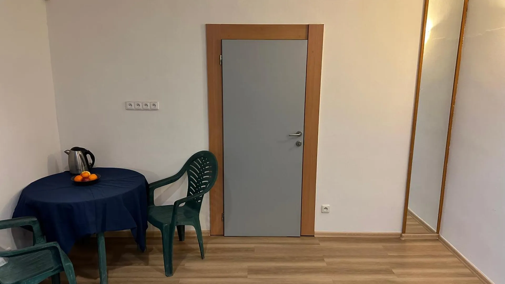 Bed & Breakfast Buddha'S Clubhouse - Relax Room With Free Parking And Breakfast Prague