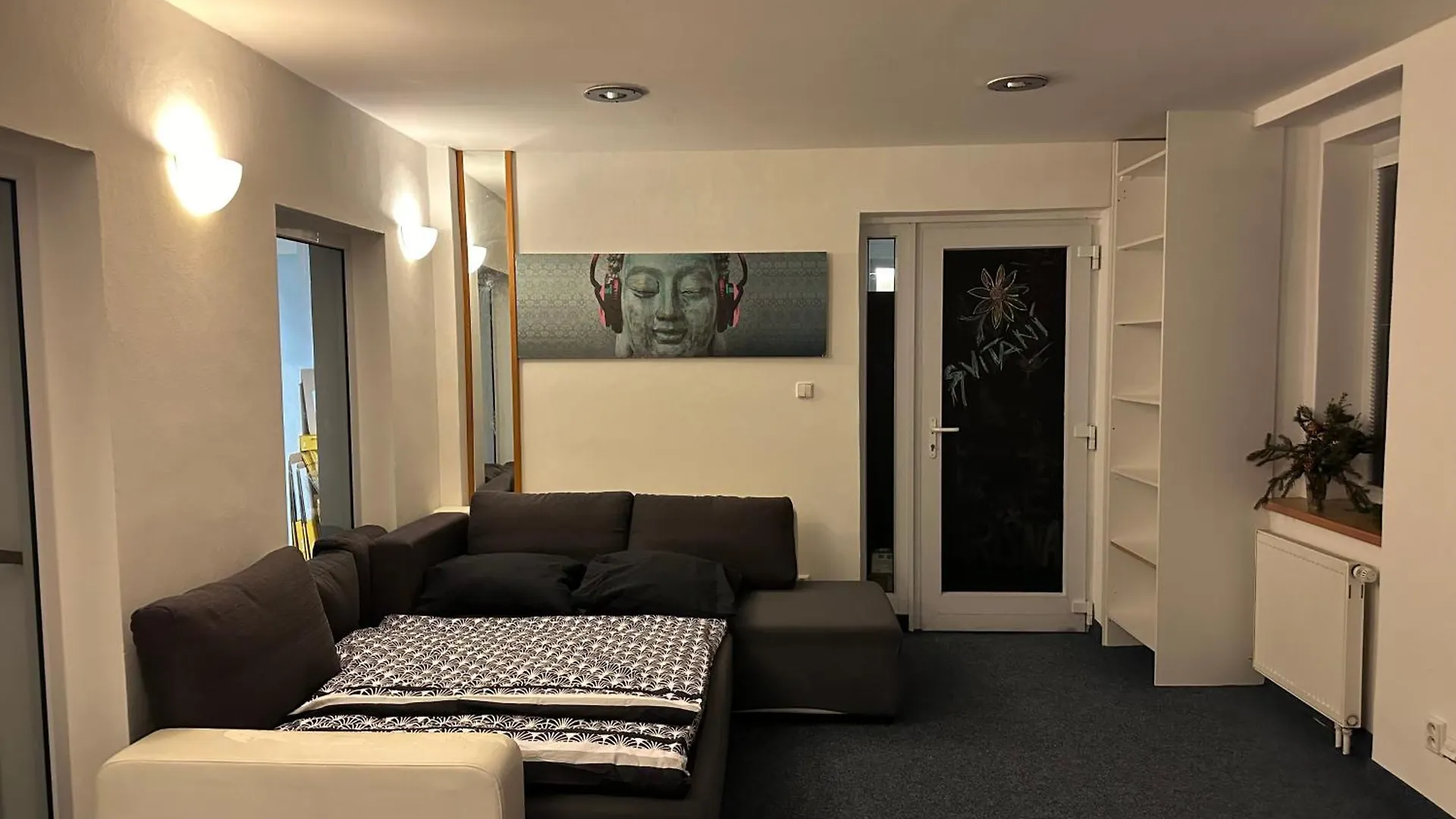 Buddha'S Clubhouse - Relax Room With Free Parking And Breakfast Prague Czech Republic